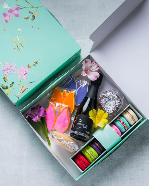 ELOISE WINE & COOKIE BOUQUET